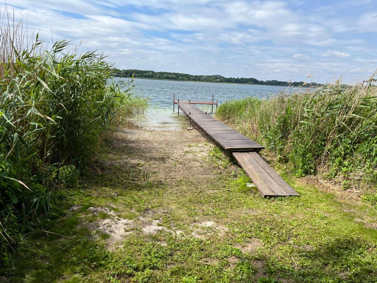 Lakehouse Giewartów Exteriör bild